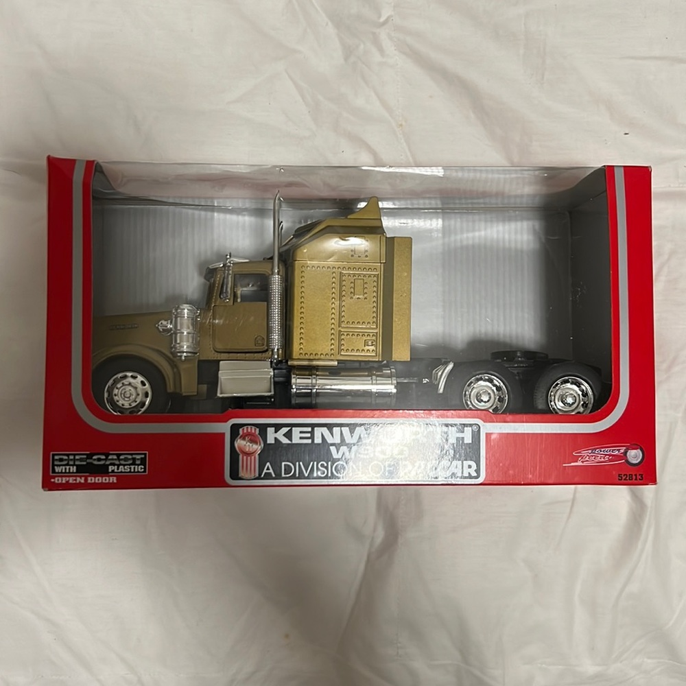 Kenworth W900 Die-Cast Model
